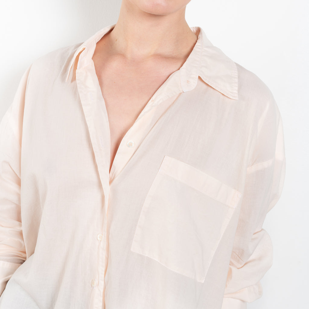 The Sydney Shirt by Xirena is an oversized button-down shirt with a left chest patch pocket in a signature soft and lightweight cotton
