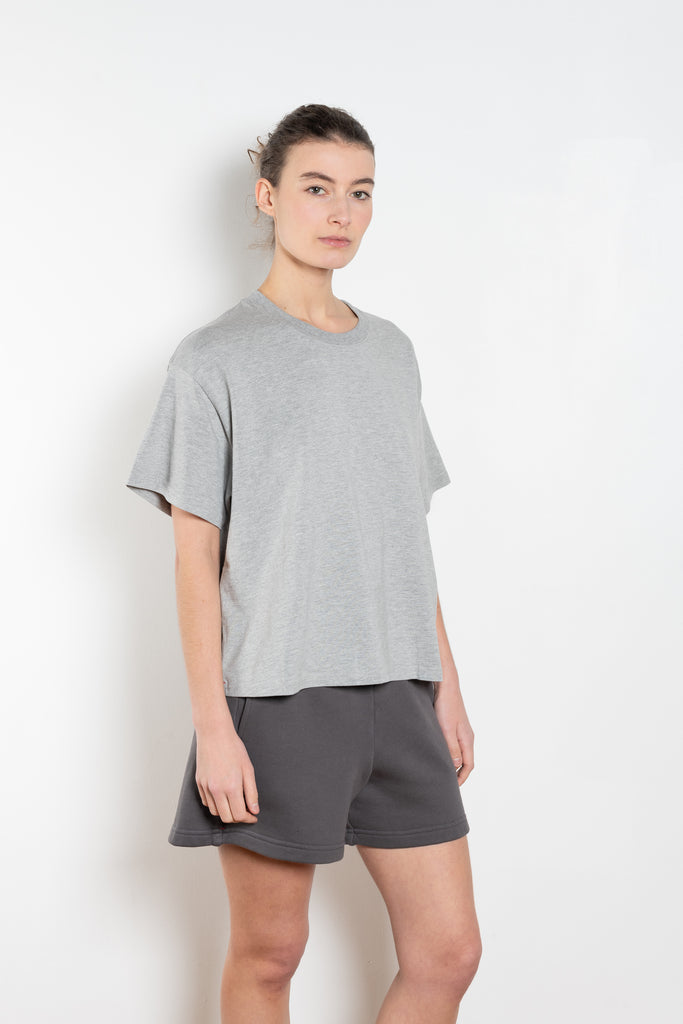 The Palmer Tee by Xirena is a short sleeve Tee with a regular relaxed fit