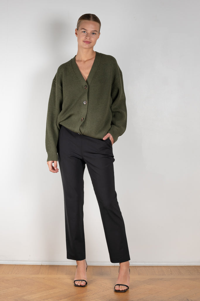 The Slim Pull-on Pant by 6397 is a fitted trouser with a mid waist, a straight leg and a ankle length