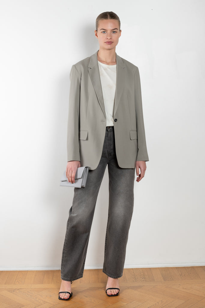 The Loose Jean by 6397 is a relaxed jeans with a loose straight leg and a mid rise in a vintage washed grey 