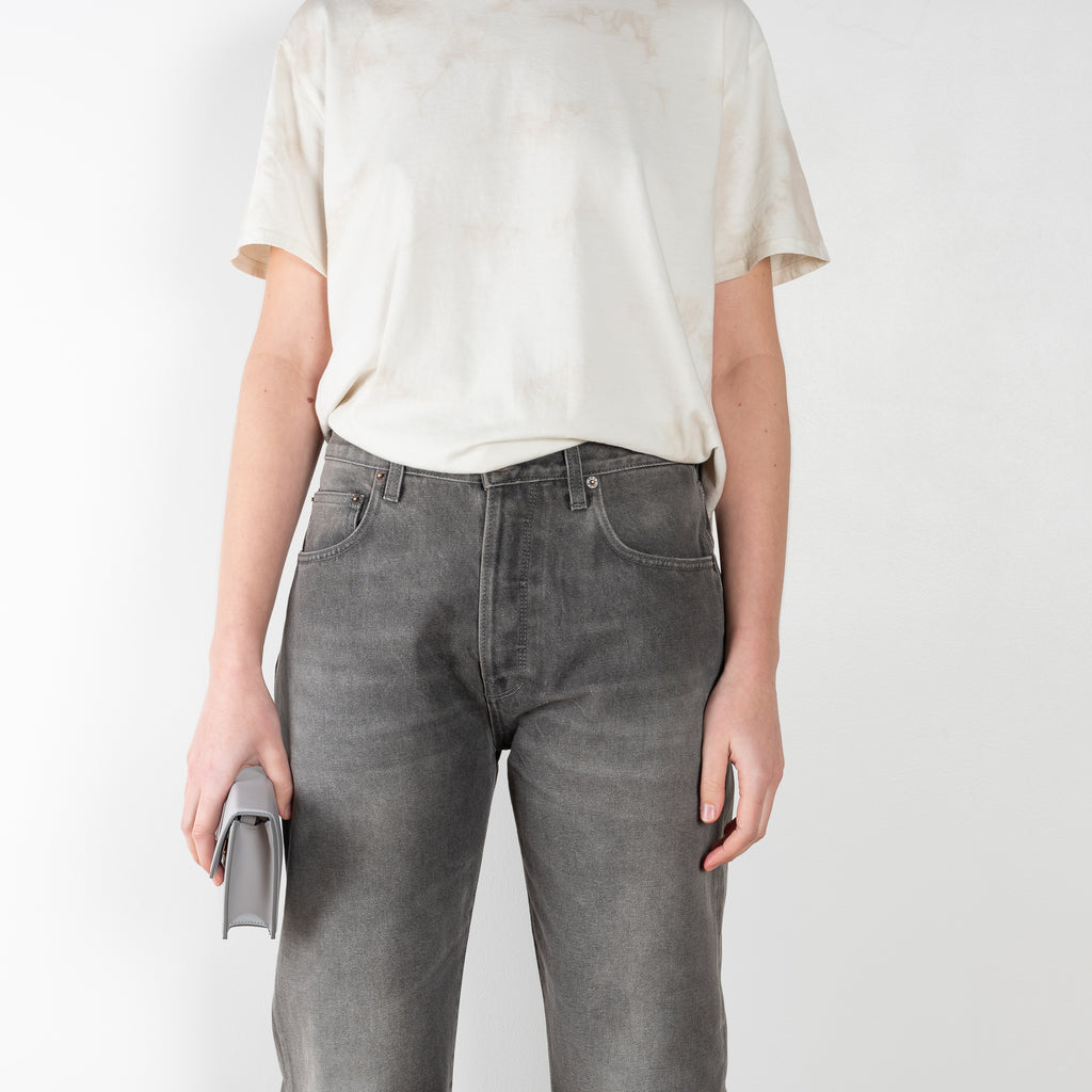 The Loose Jean by 6397 is a relaxed jeans with a loose straight leg and a mid rise in a vintage washed grey 