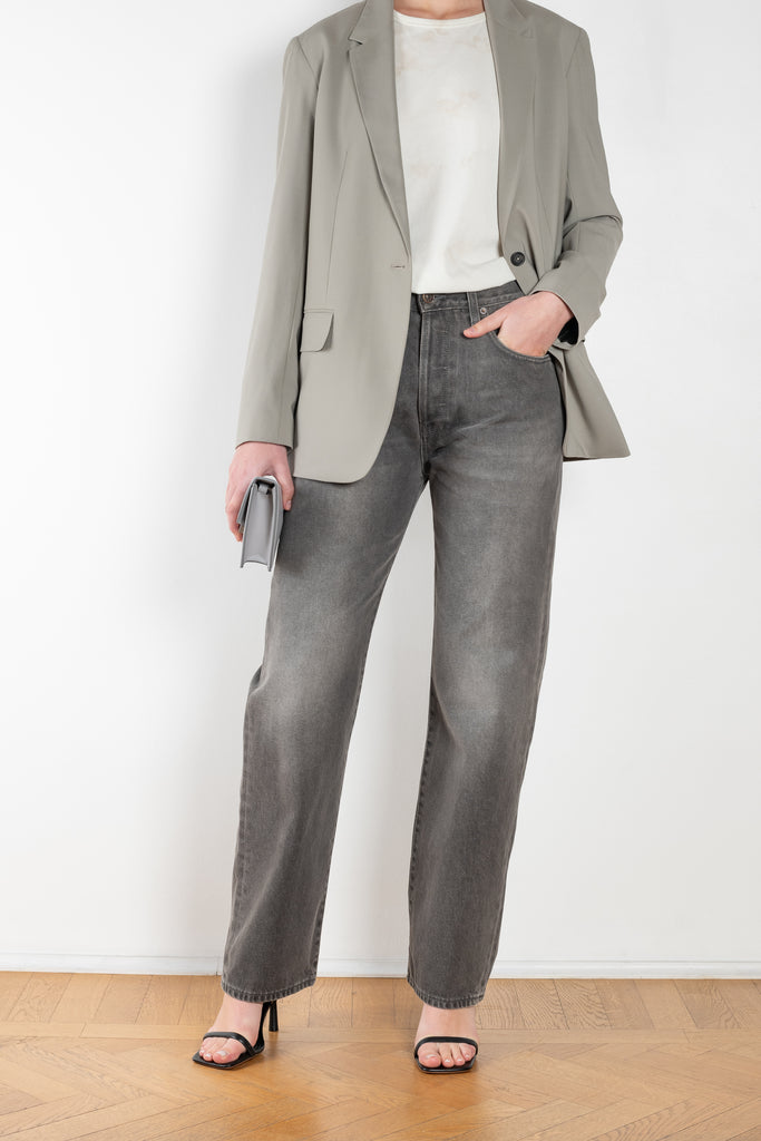 The Loose Jean by 6397 is a relaxed jeans with a loose straight leg and a mid rise in a vintage washed grey 