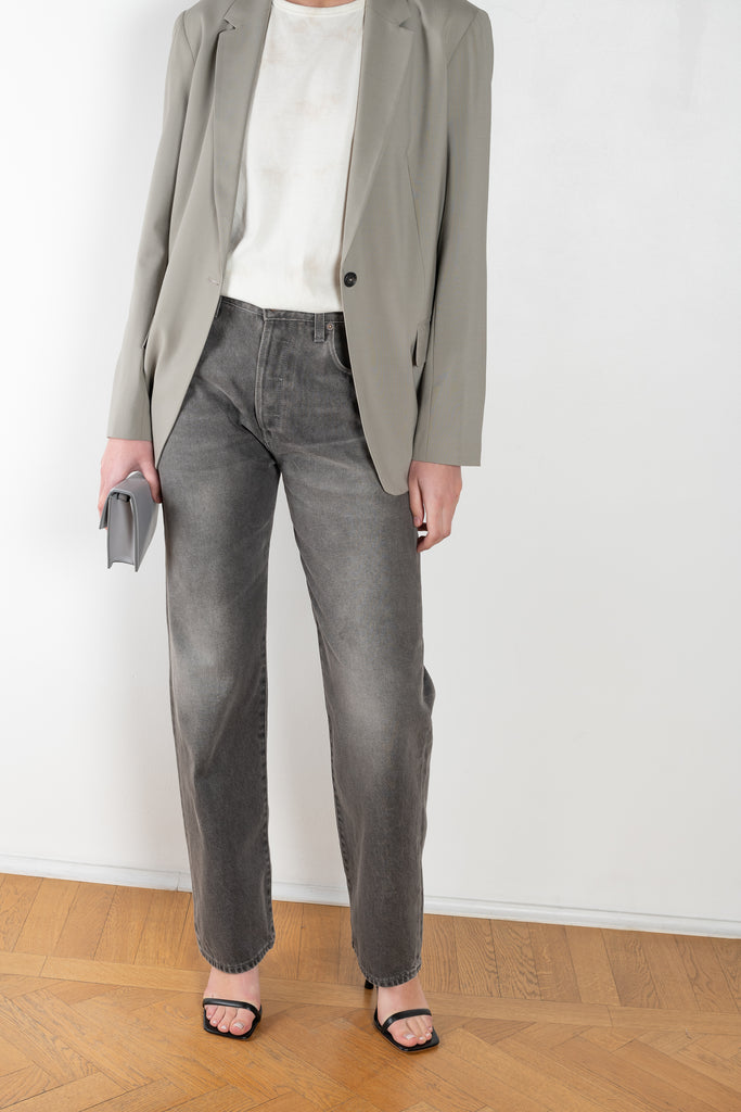 The Loose Jean by 6397 is a relaxed jeans with a loose straight leg and a mid rise in a vintage washed grey 