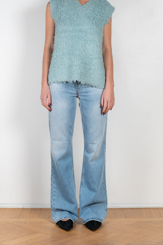The Bootcut Jeans 1990 by Acne Studios is a 5-pocket denim construction with a high waist, bootcut leg and regular length