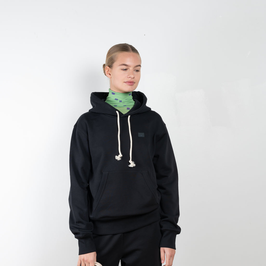 The Hooded Sweatshirt 136 by Acne Studios is a signature hoodie in a soft fleece cotton with a kangaroo pocket with ribbed binding and a face logo patch on the chest