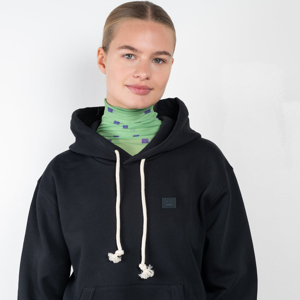 The Hooded Sweatshirt 136 by Acne Studios is a signature hoodie in a soft fleece cotton with a kangaroo pocket with ribbed binding and a face logo patch on the chest