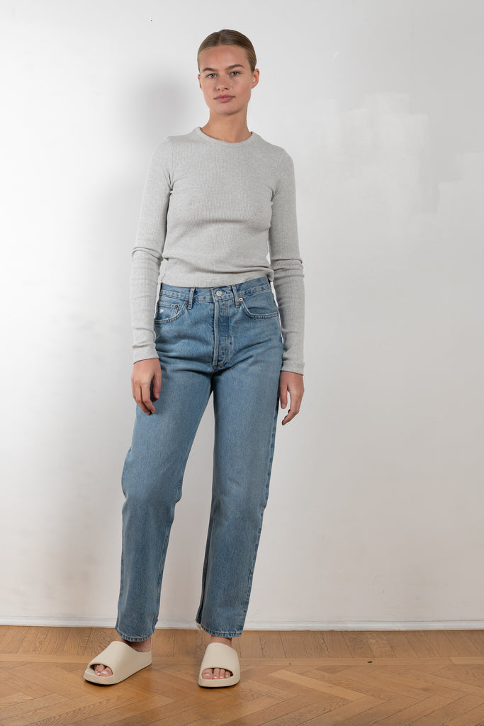 The 90's Jeans by Agolde is a mid-rise jeans designed to sit relaxed on the waist with an eased up fit through the body