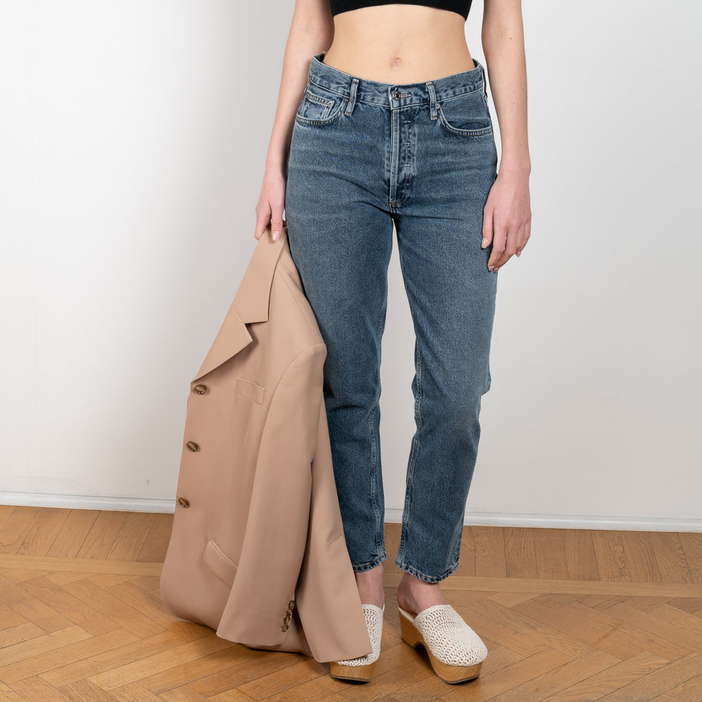 The Fen Jeans by Agolde in color Highway is a relaxed high rise jeans with a tapered ankle length leg in a medium blue wash