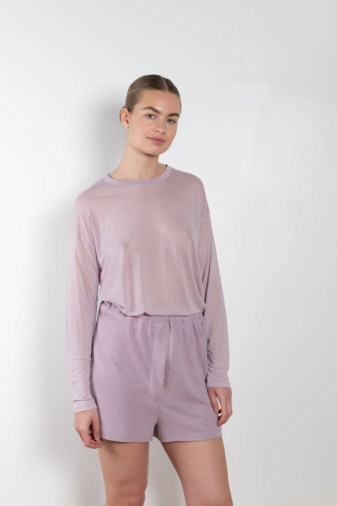 The Loose Long Sleeve Tee by Baserange has a soft and super lightweight feel, cut for a relaxed fit in a feminine draped bamboo
