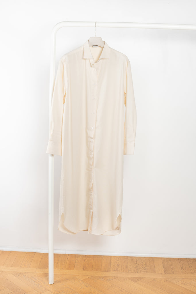 The Ole Shirtdress by Baserange is a summer shirtdress in organic cotton that can be worn as a city dress or as a bikini cover up at beach 