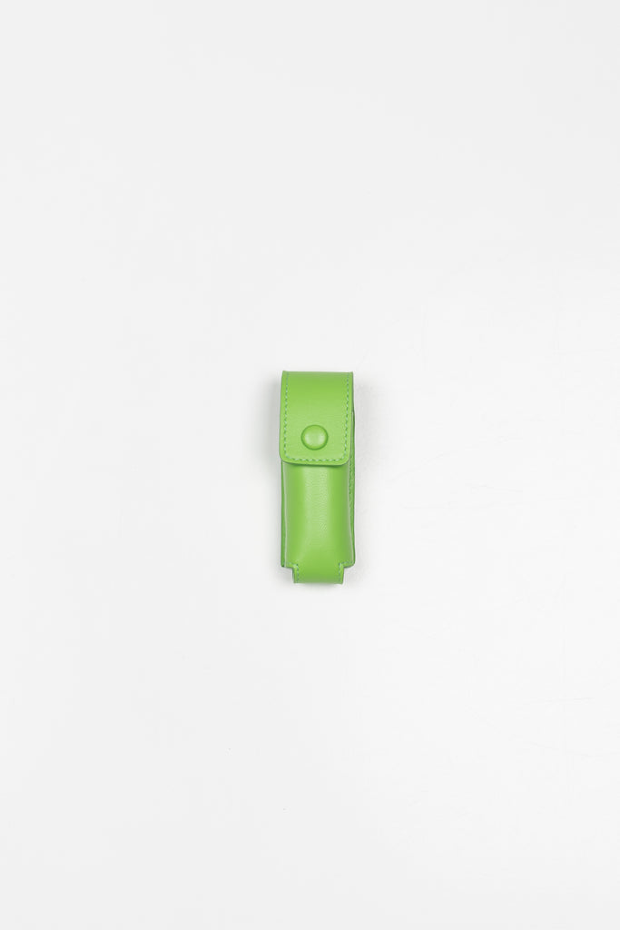 The LL1 Lipstick Holder by ELAOW is a lipstick / lighter case made in soft nappa leather to customize your ELAOW bags