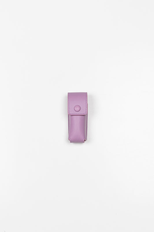 The LL1 Lipstick Holder by ELAOW is a lipstick / lighter case made in soft nappa leather to customize your ELAOW bags
