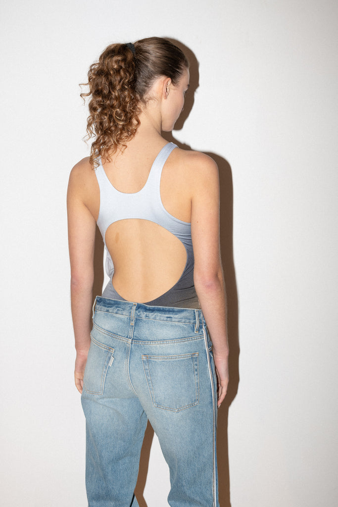 The Body 1903 by GAUCHERE is a body with an open back cut out in a subtle tie dye jersey
