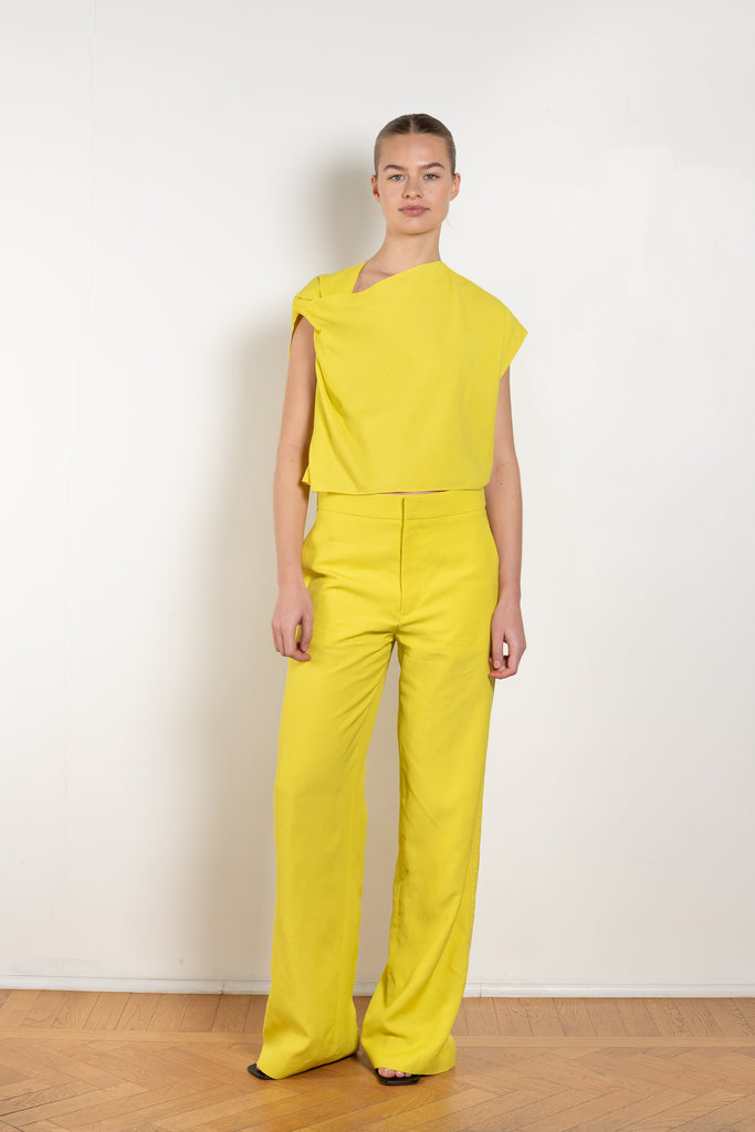 The Crop Top 0732 by GAUCHERE is a cropped top with a folding detail on the right shoulder in a bright yellow linen blend