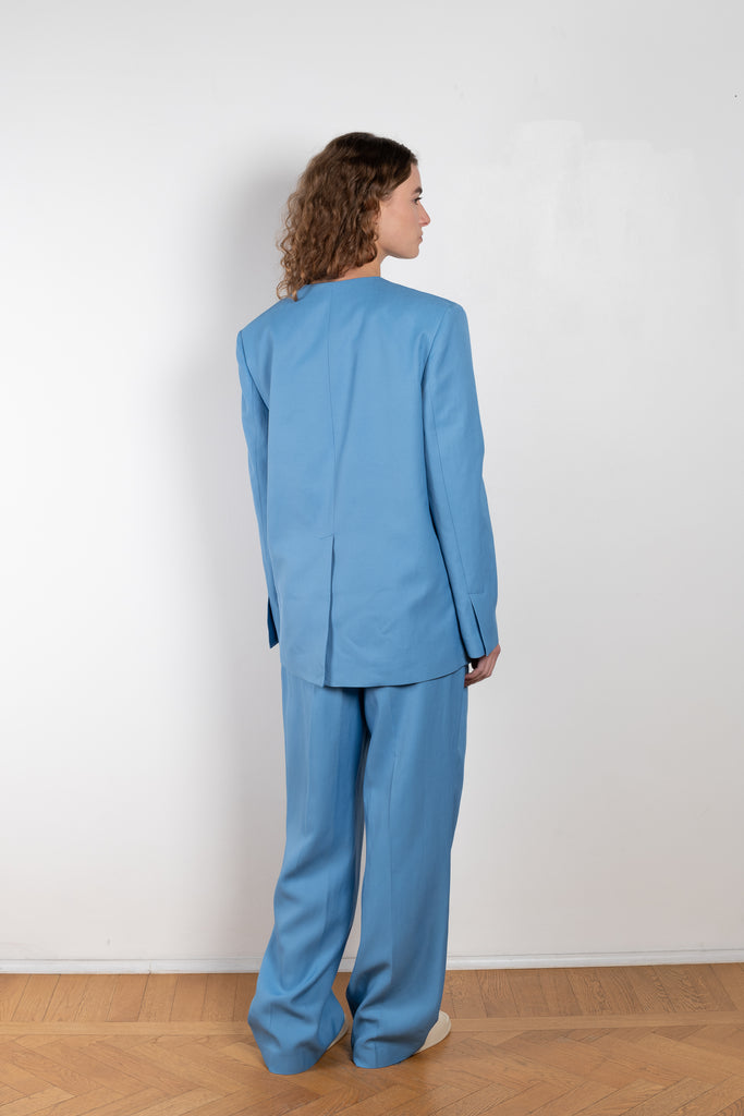 The Jalca Blazer by Loulou Studio is a relaxed blazer jacket in a vibrant blue linen and viscose blend