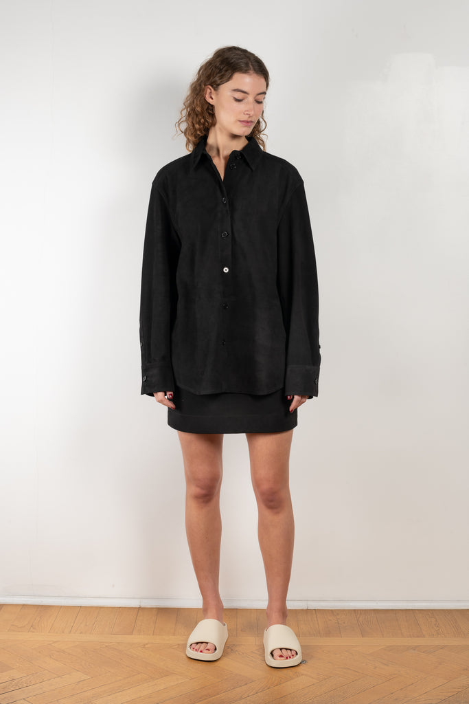 The Ora Suede Shirt by Loulou Studio is a oversized shirt in a lightweight and soft suede