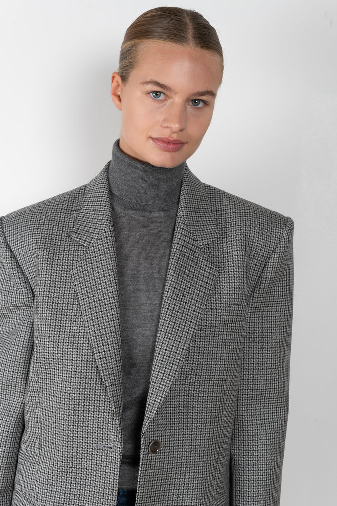 The Cashmere Turtleneck 03 by Magda Butrym is a luxurious cashmere long-sleeve turtleneck, a perfect winter classic to layer