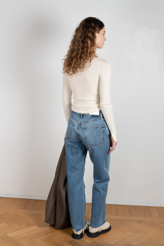 The 90's Comfy Jeans Jeans by Redone is a mid rise jeans with a loose straight leg and raw cut finishing