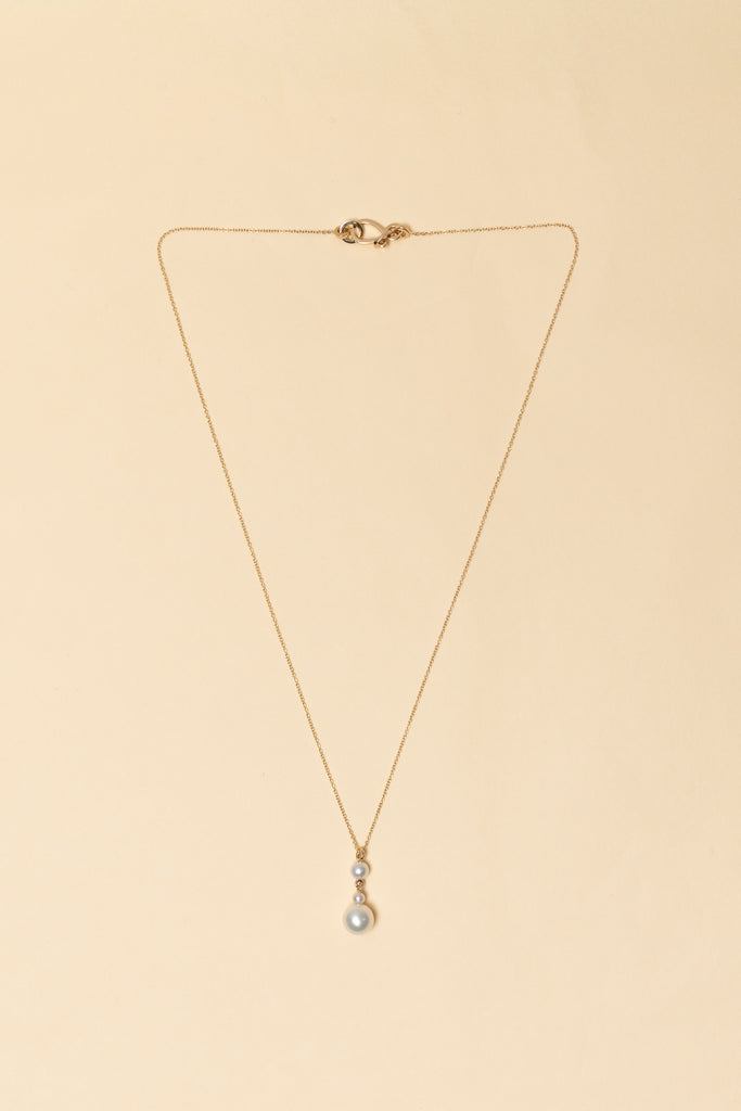 The Babylon Trois Necklace by Sophie Bille Brahe is a fine 14Kt Gold necklace with 3 freshwater pearls suspended in a pendant