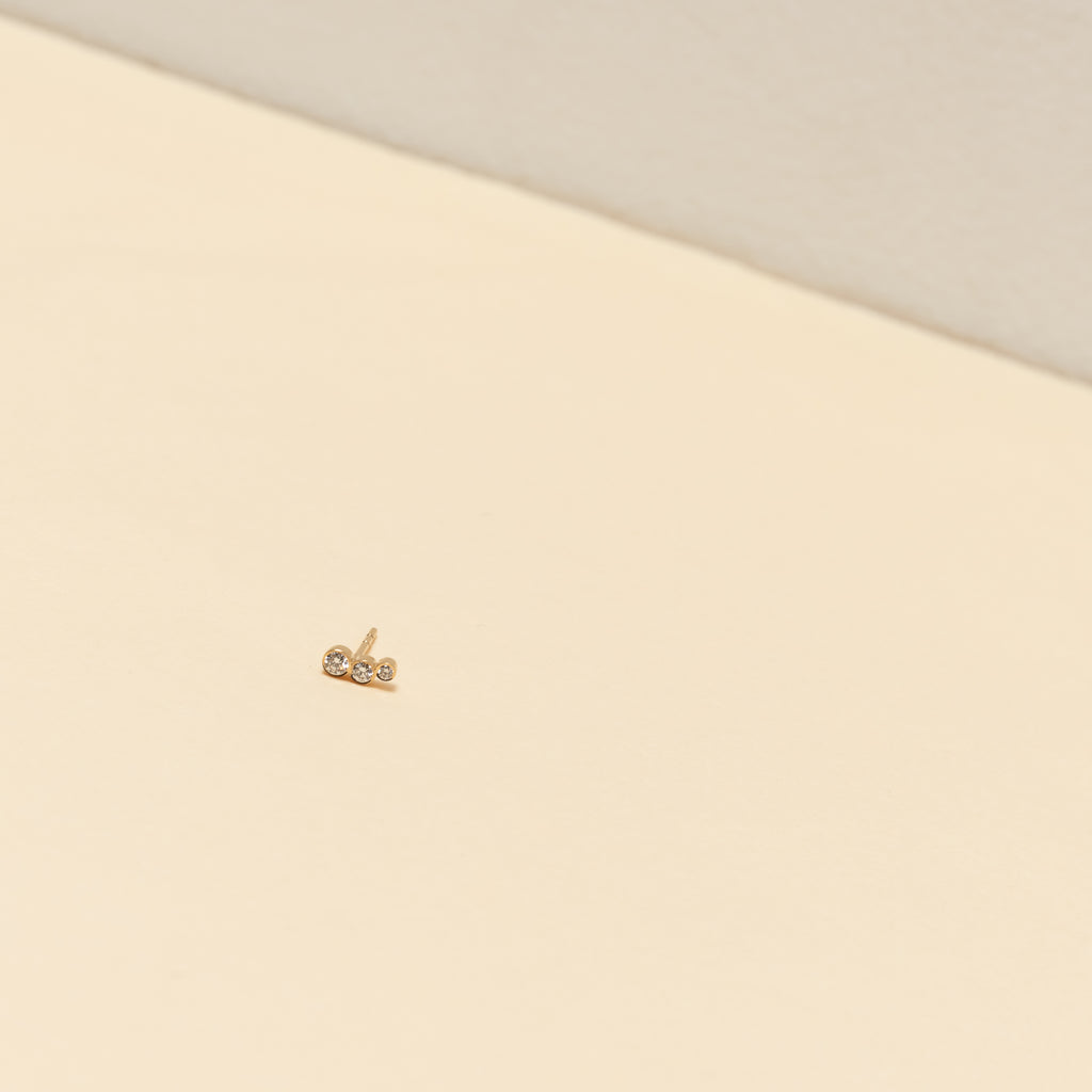 The Croissant Trois Earring by Sophie Bille Brahe is a smaller, delicate earring featuring three diamonds graduating in size which lends perfectly to mix and match other SBB pieces