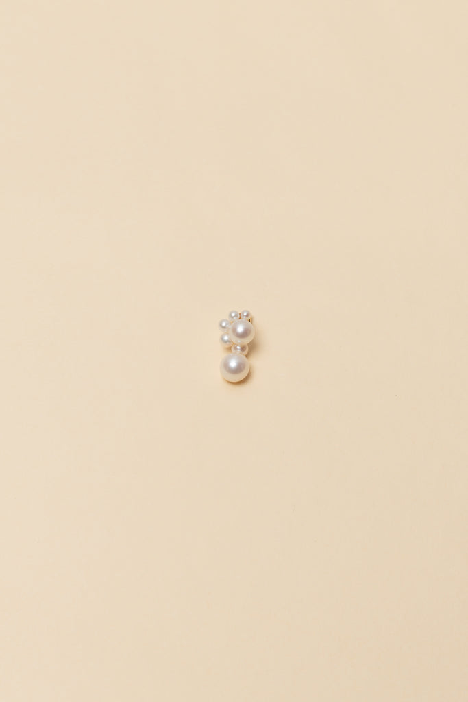 The Federico Pearl Earrings by Sophie Bille Brahe are small 14Kt Gold earrings with freshwater pearls and a single pendant pearl