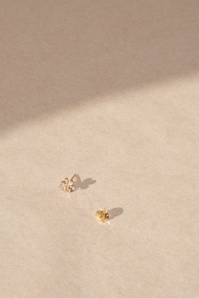 The Fiore Earring by Sophie Bille Brahe is a fine 18K yellow gold stud earring with 0.09 carats of Top Wesselton VVS diamonds in a delicate flower shaped setting