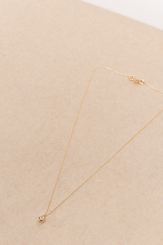 The Conque d'Or Diamant by Sophie Bille Brahe is a delicate Necklace with a Conque pendant in 18K yellow gold with 0,18 ct Top Wesselton VVS diamonds