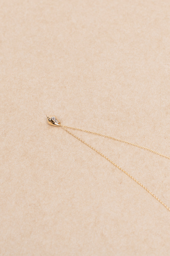 The Conque d'Or Diamant by Sophie Bille Brahe is a delicate Necklace with a Conque pendant in 18K yellow gold with 0,18 ct Top Wesselton VVS diamonds