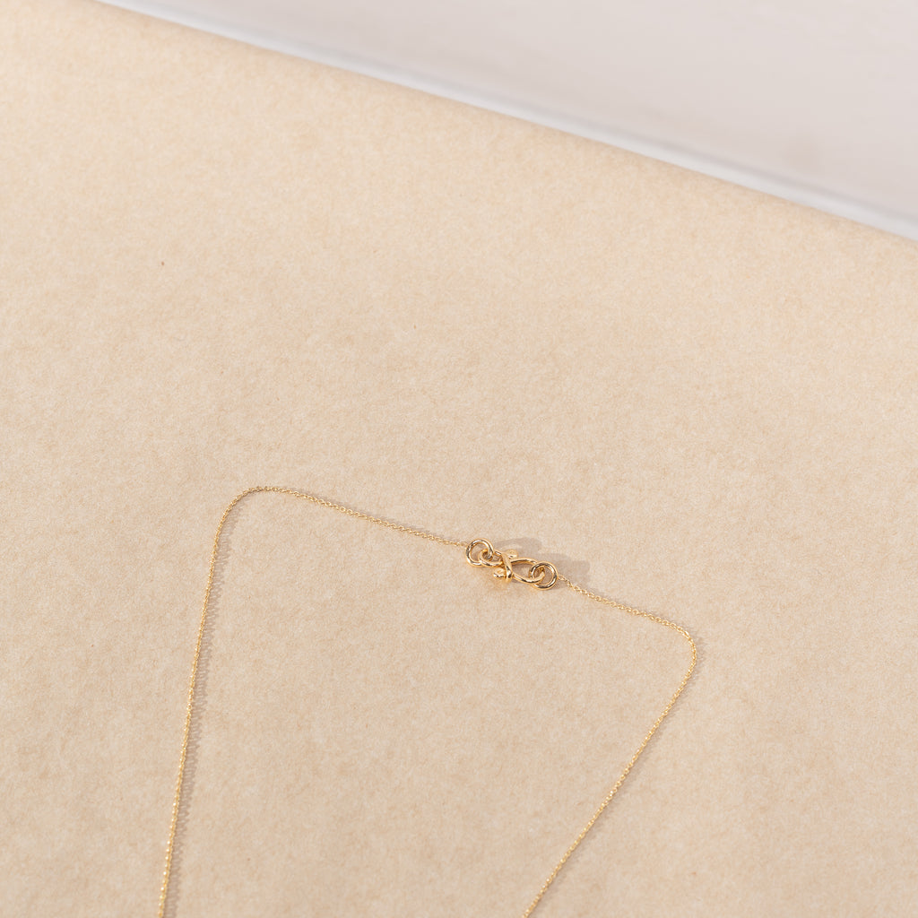 The Conque d'Or Diamant by Sophie Bille Brahe is a delicate Necklace with a Conque pendant in 18K yellow gold with 0,18 ct Top Wesselton VVS diamonds