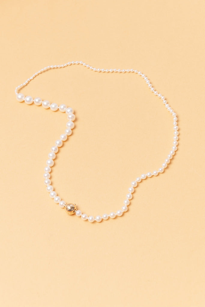 Petite Peggy Necklace of contrasting sized pearls by Sophie Bille Brahe