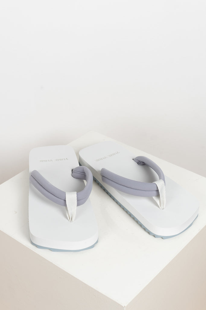 The Xigy Slides by Yume Yume are relaxed flip flop slides inspired by the iconic Japanese Geta shape