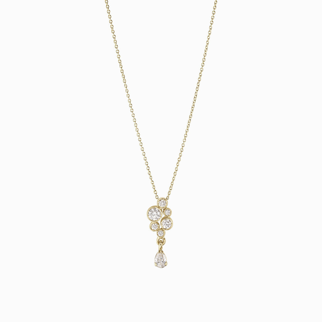 The Splash Diamant Necklace by Sophie Bille Brahe is a fine Necklace in 18K yellow gold with 0,17 ct Top Wesselton VVS diamonds varying in size featuring a pear shaped diamond drop